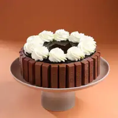 KitKat Bars Cake